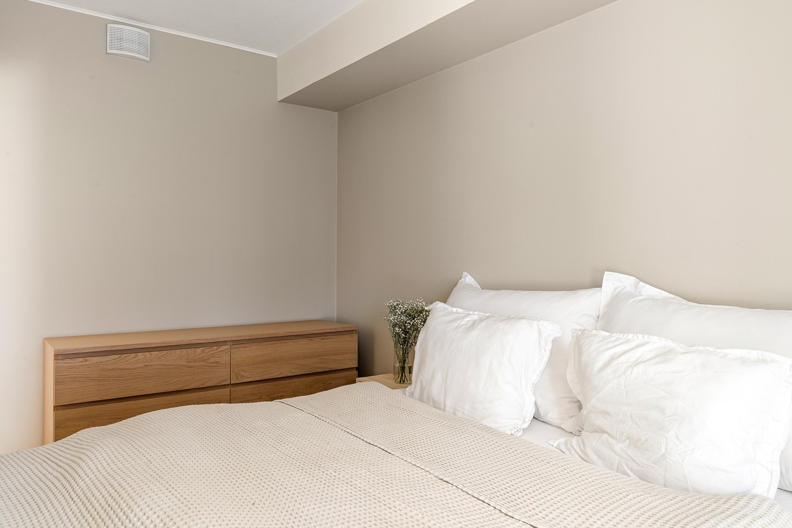 Rommet er, som resten av leiligheten, tilknyttet et balansert ventilasjonsanlegg. Galleribilde