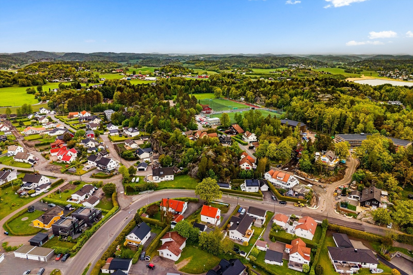 Boligen ligger med kort vei til GØIF idrettsanlegg Galleribilde