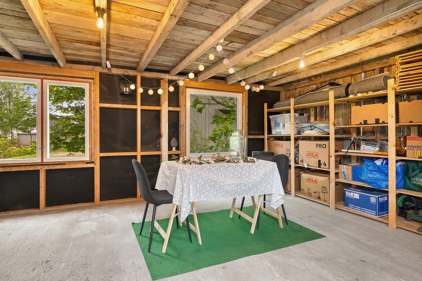 Inne i bryggerhuset har du mulighet til å lage en koselig utestue som passer perfekt for hyggelige sammenkomster Galleribilde