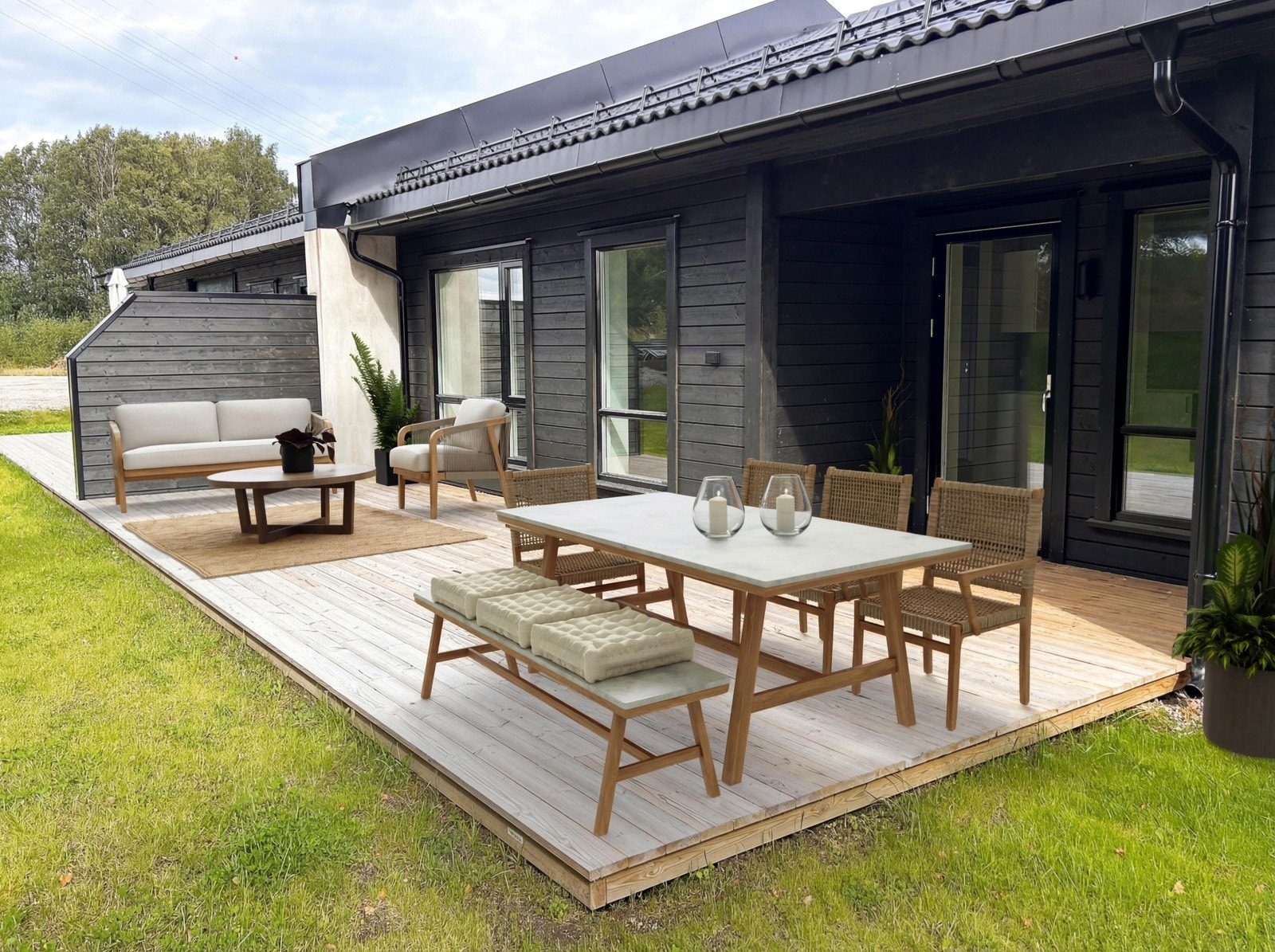 God plass til grill og utemøbler. Galleribilde