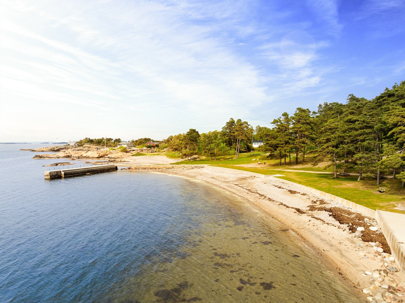 Den flotte stranden gjør Solviken til ett av de mest populære badestedene langs kysten av Fredrikstad. Galleribilde