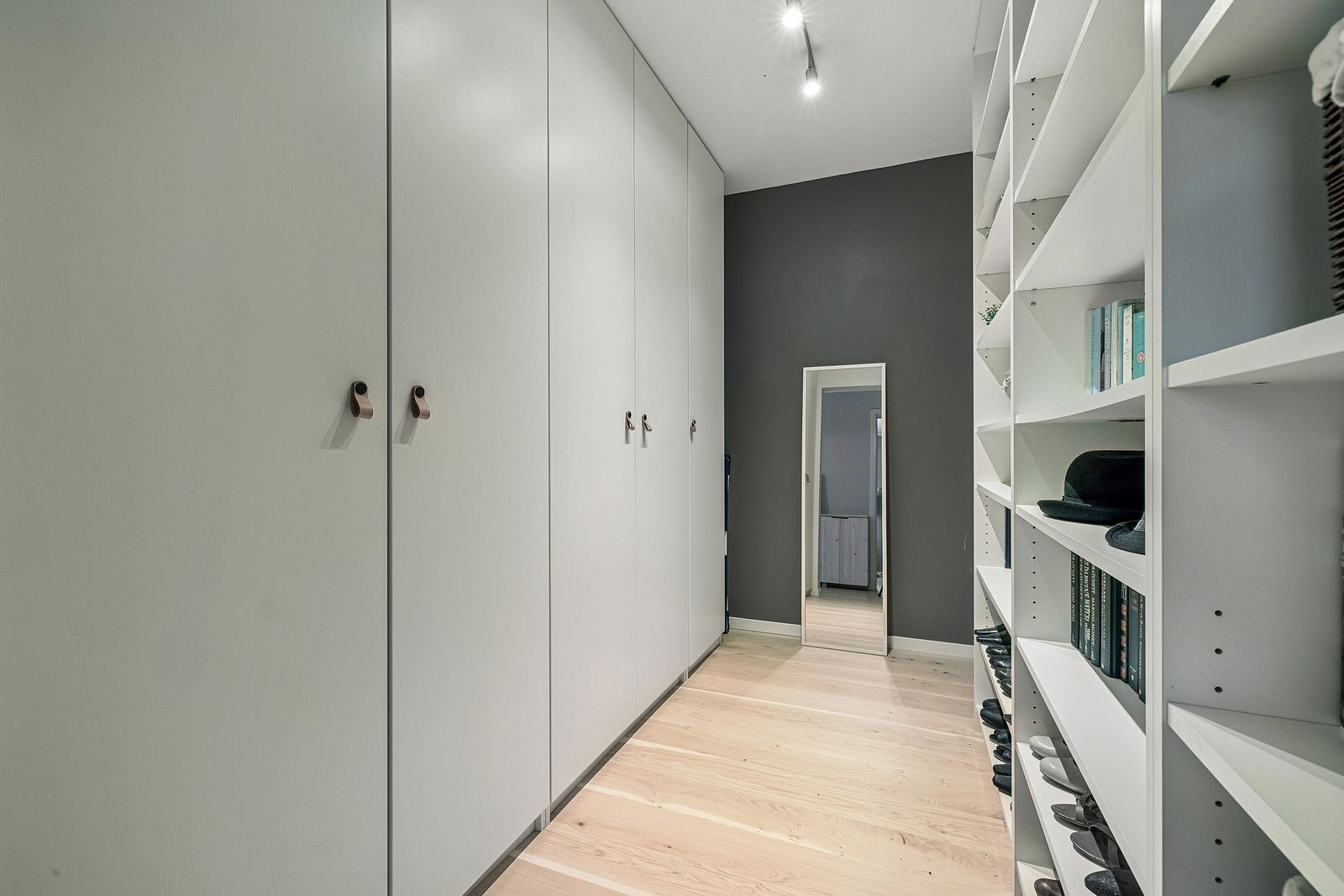 Mye oppbevaringsplass Galleribilde