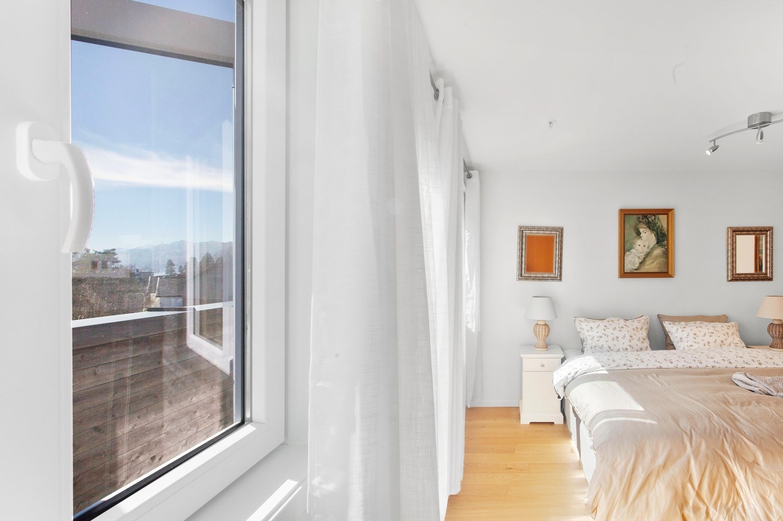 Vinduer i PVC med isolerglass sørger for god isolasjon og minimalt vedlikehold. Galleribilde