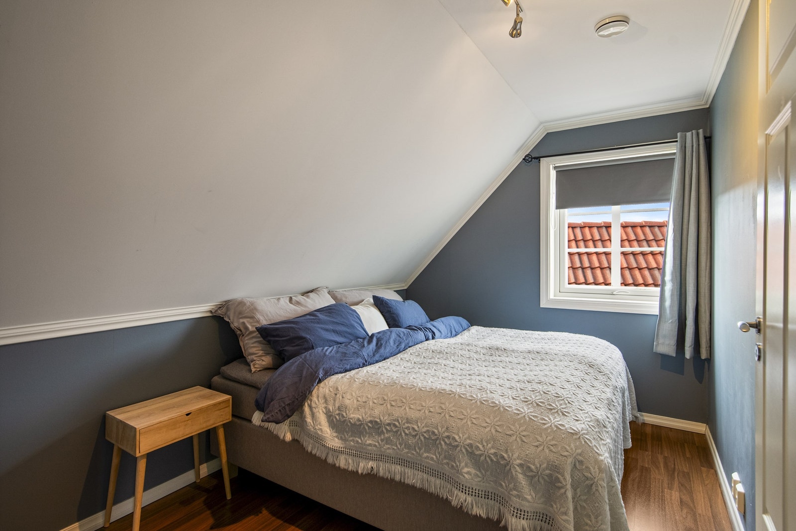 Det tredje soverommet i andre etasje, også med plass til seng og møblement. Galleribilde