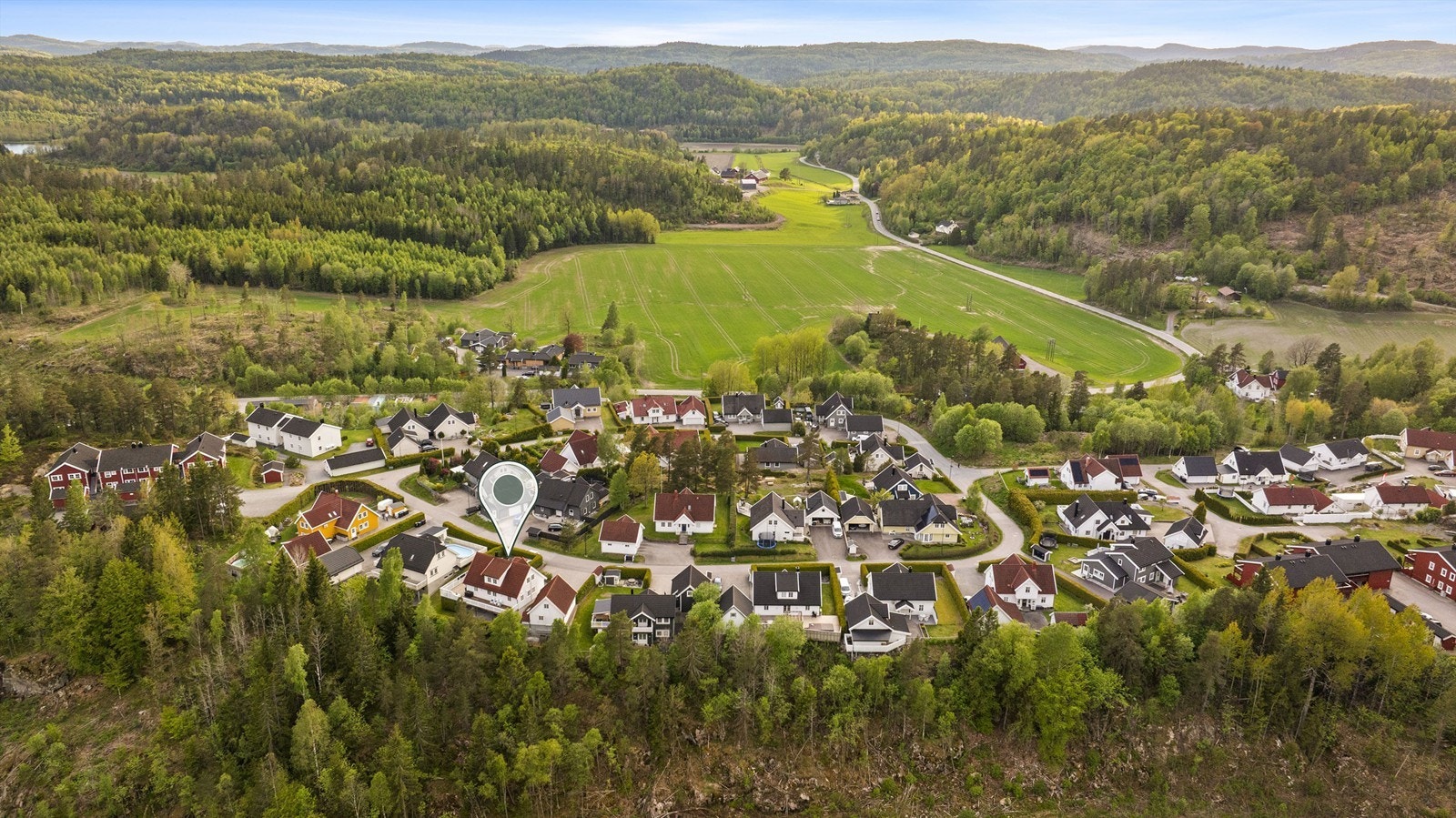 Kort vei til Kodal sentrum med blant annet Spar-butikk og Kodal skole (1-7 kl.). Galleribilde