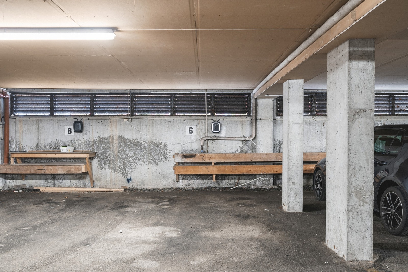 Det er fast garasjeplass i lukket garasjeanlegg Galleribilde