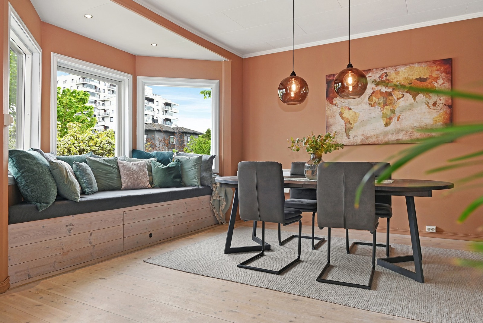 Her er det er etablert en hyggelig daybed med downlights i taket. Galleribilde
