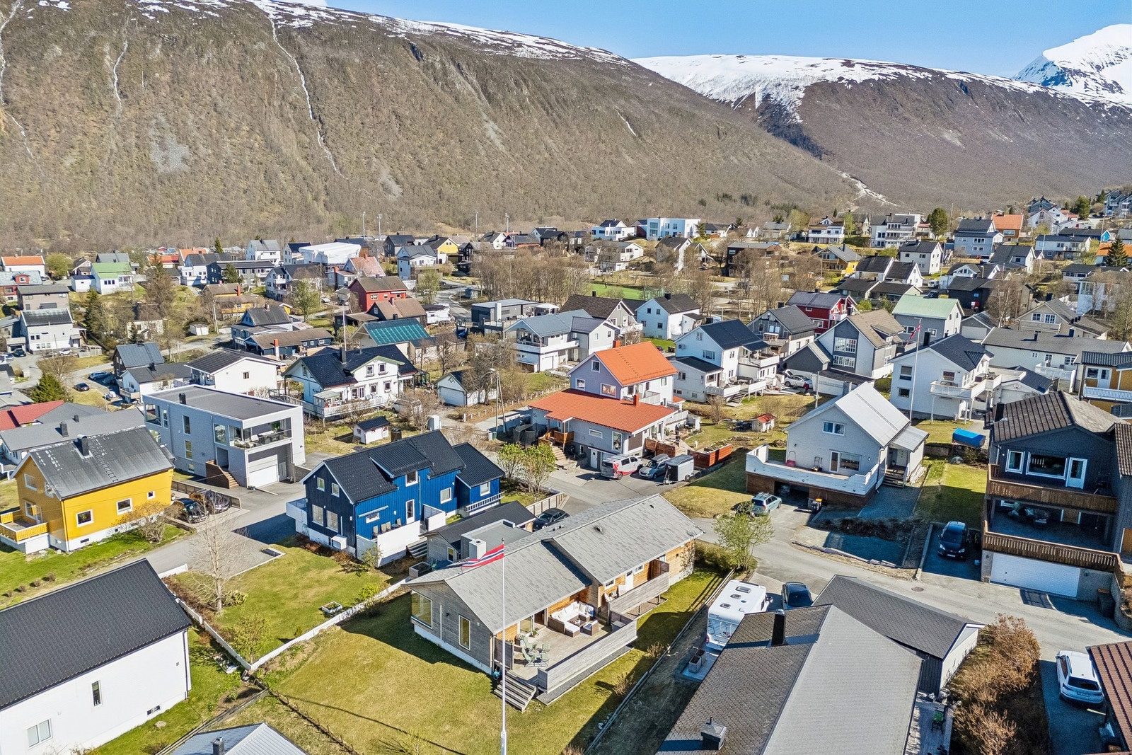 Her får du en god kombinasjon av sentral beliggenhet, rolige omgivelser og nærhet til natur. Galleribilde