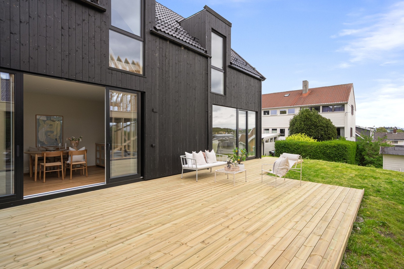 Sydvendt terrasse. Galleribilde