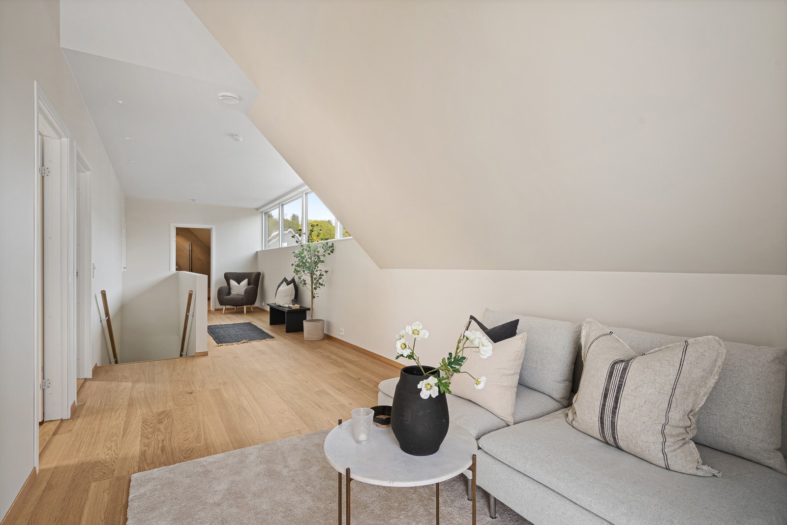 Loftstue. Galleribilde