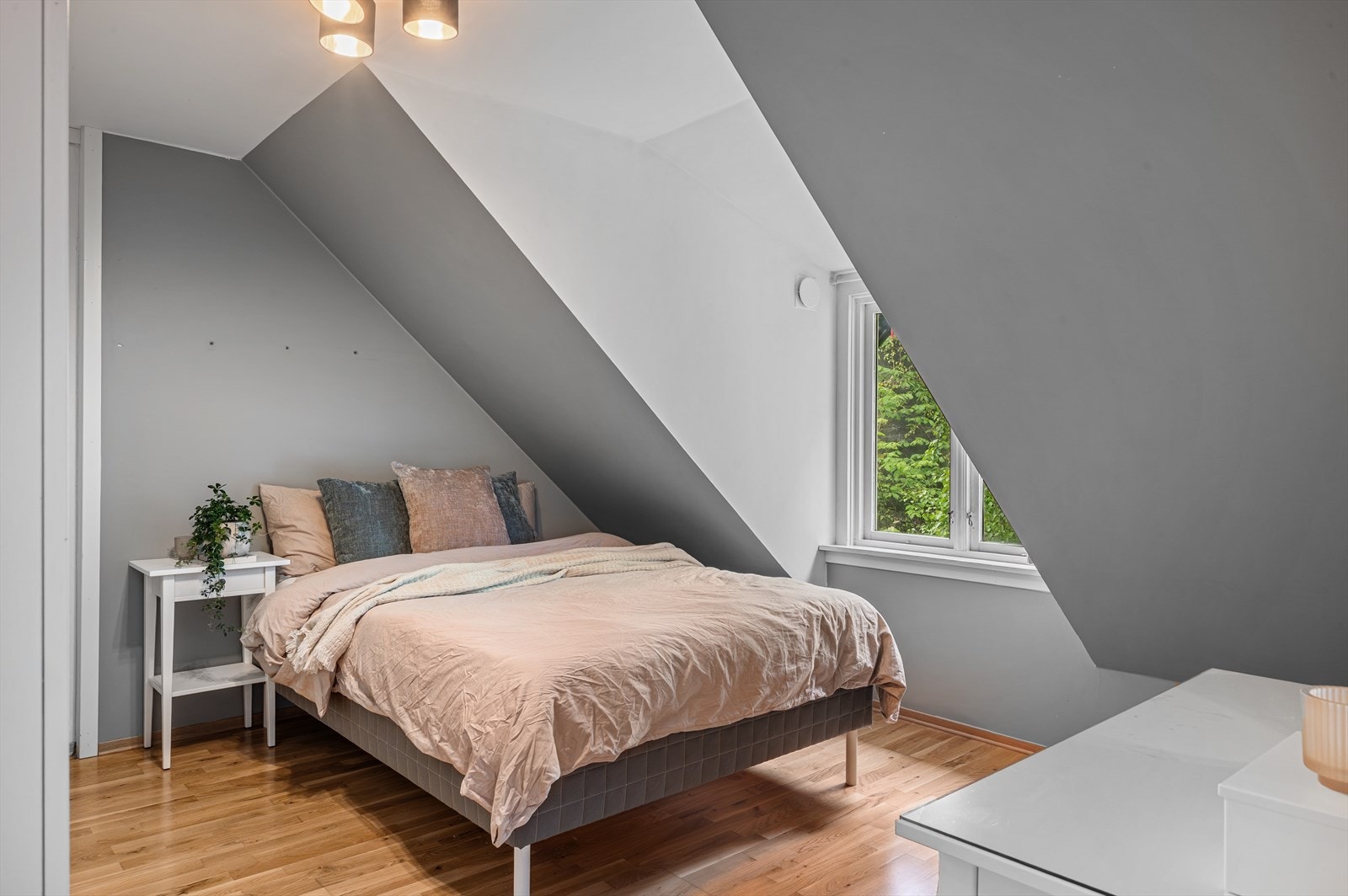 - Leilighetens soverom måler 10m² - Galleribilde