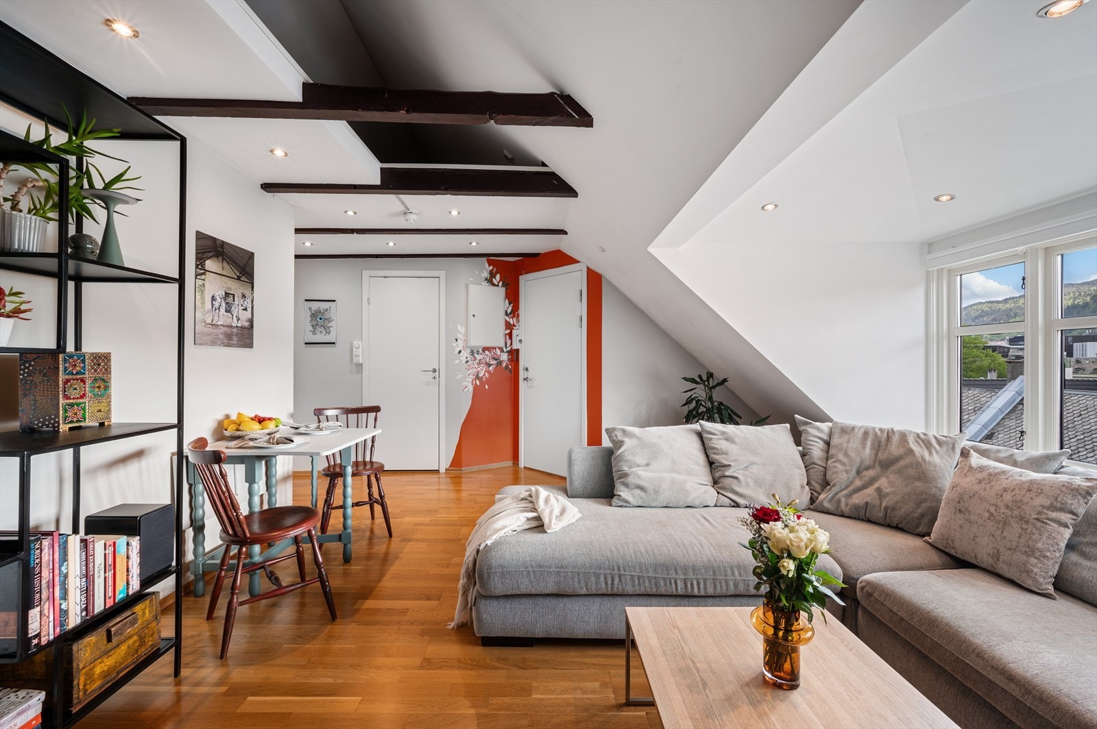 - Stue/entré måler 18,6m² - Galleribilde