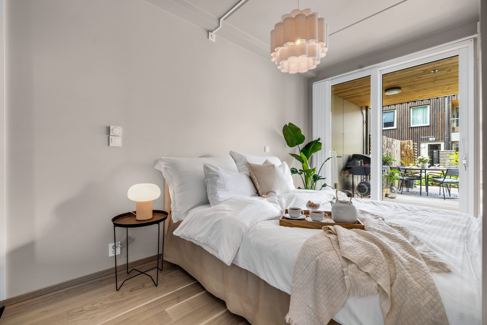 Det er god plass til dobbeltseng med nattbord. Galleribilde