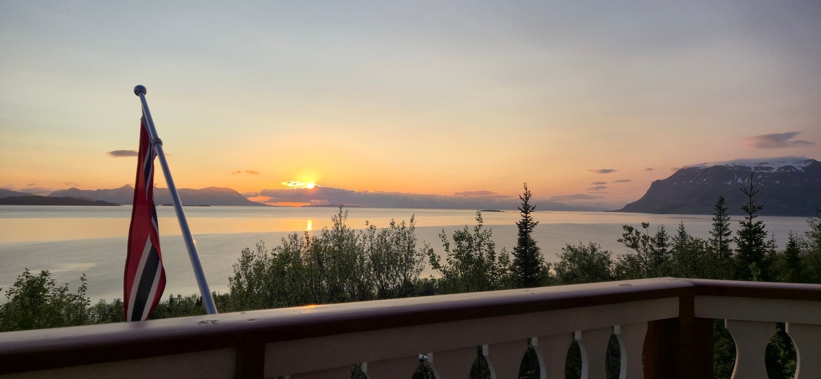 Flott utsikt fra terrassen på hytta. (Bilde tatt av selger) Galleribilde