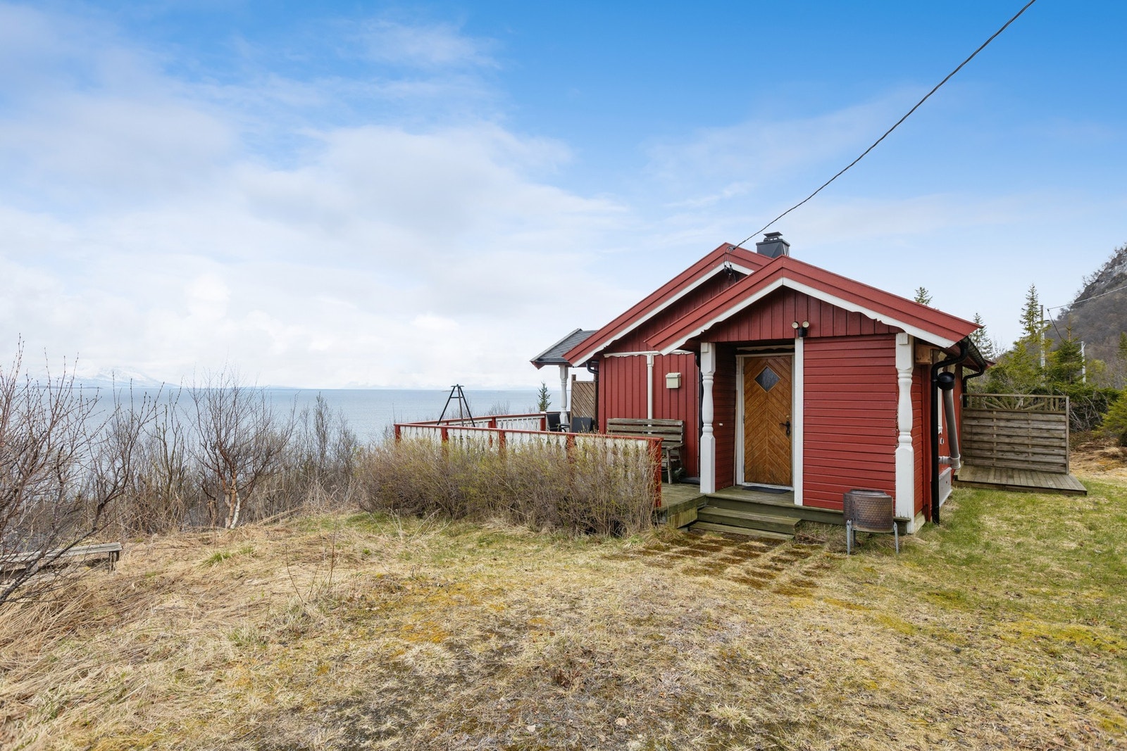 Hytta er fundamentert på støpte betongpilarer, en solid og velprøvd løsning for denne type bygg. Galleribilde