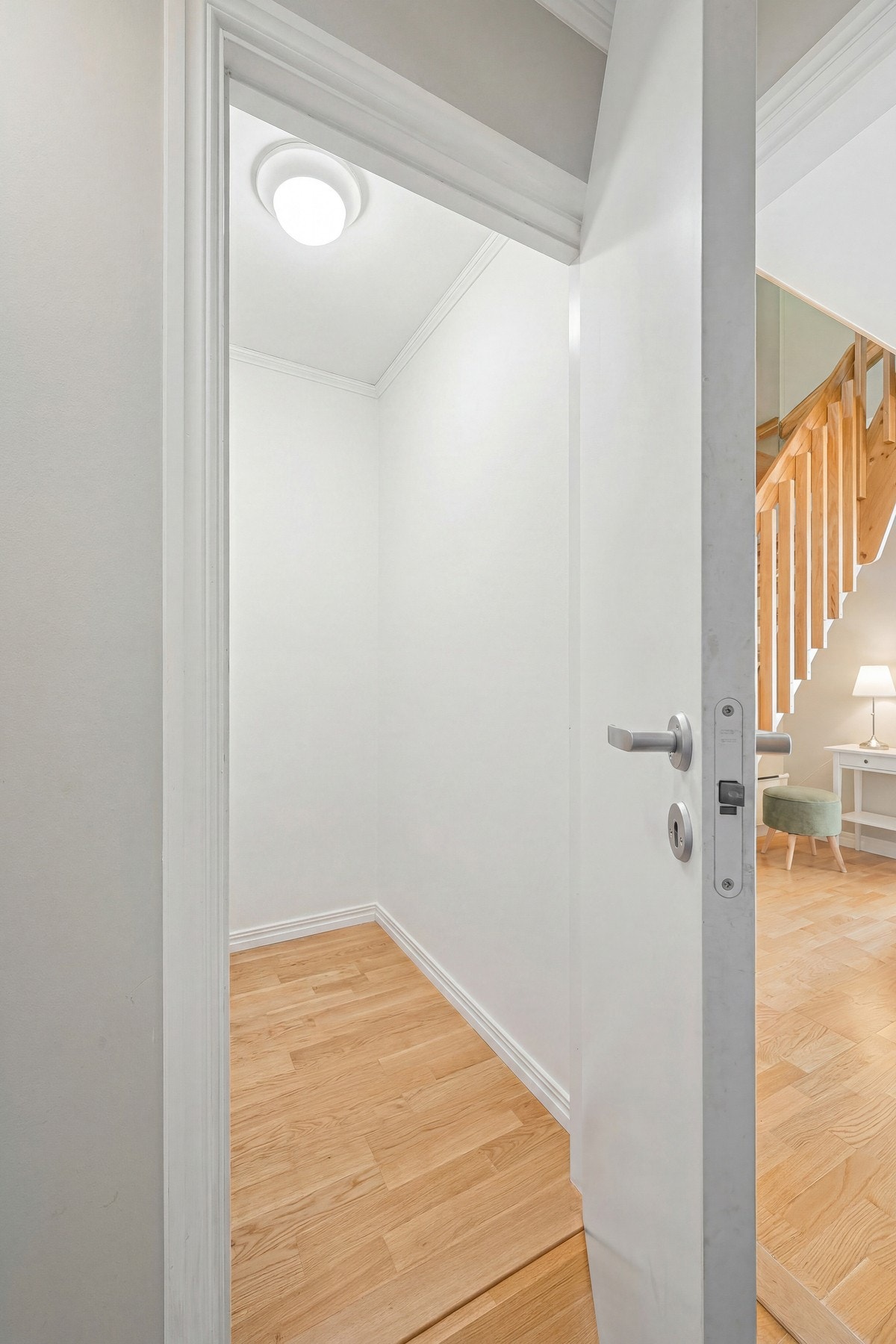 Innvendig bod med god plass til ekstra oppbevaring. Galleribilde
