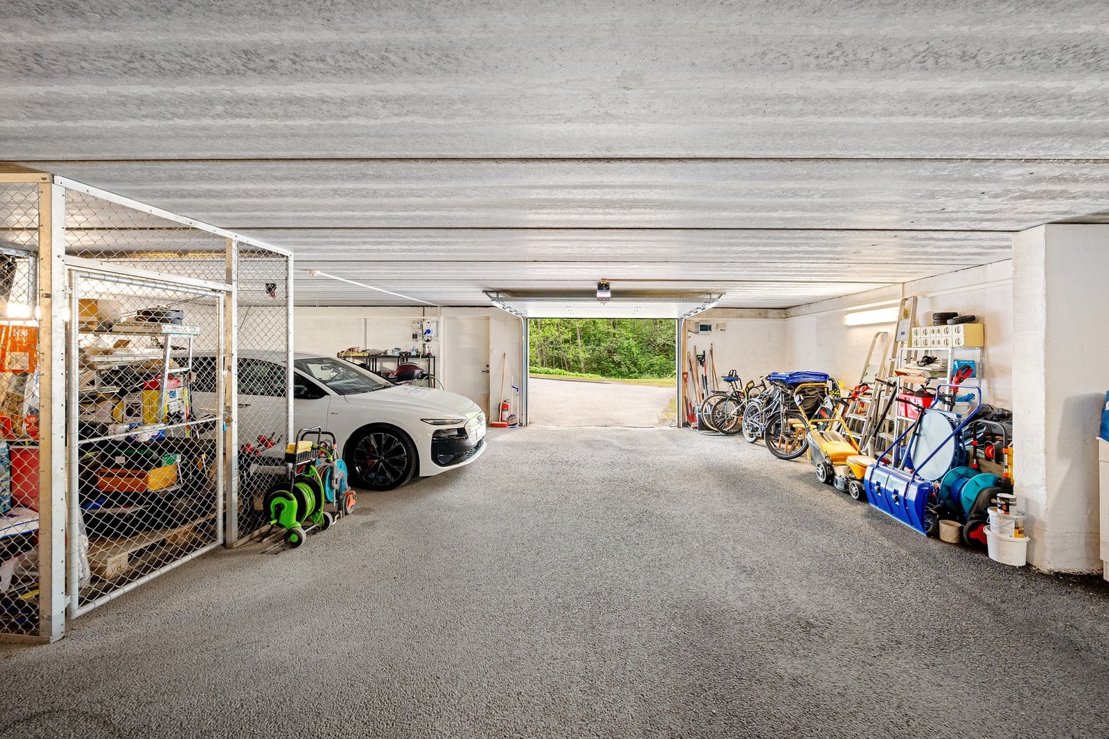 Boligen disponerer 2 biloppstillingsplasser i felles garasjeanlegg. Galleribilde