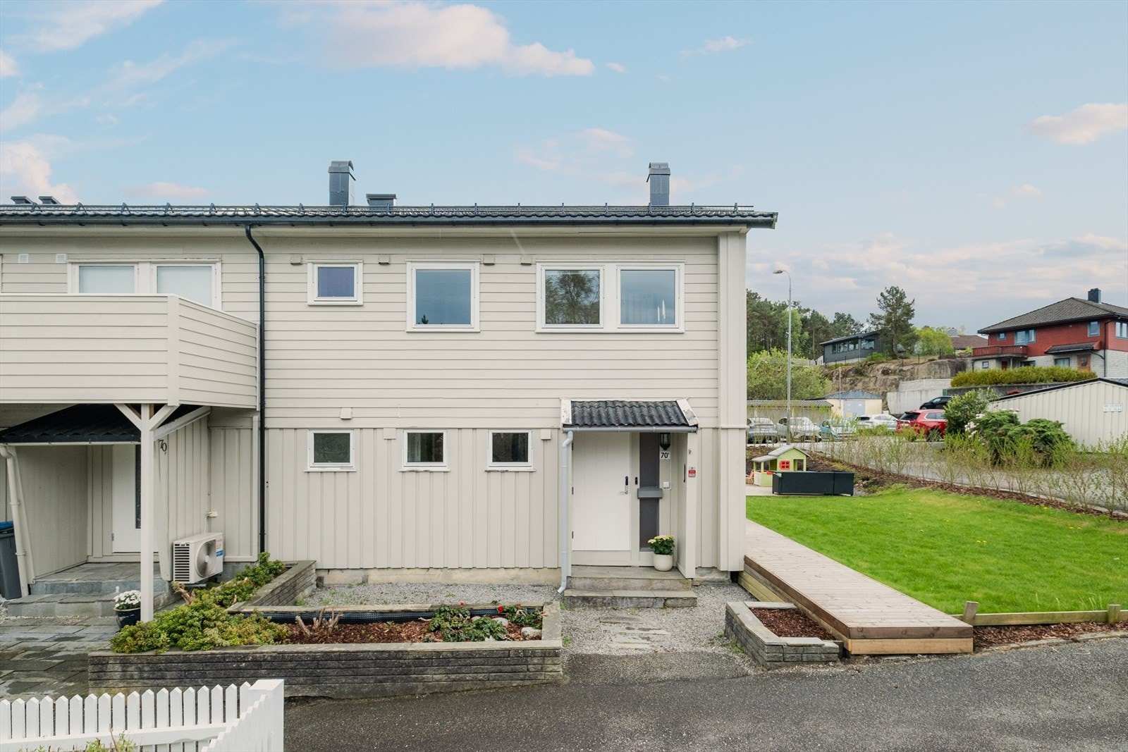 Her kan også sol nytes både på balkongen, terrassen eller på forsiden av huset. Galleribilde