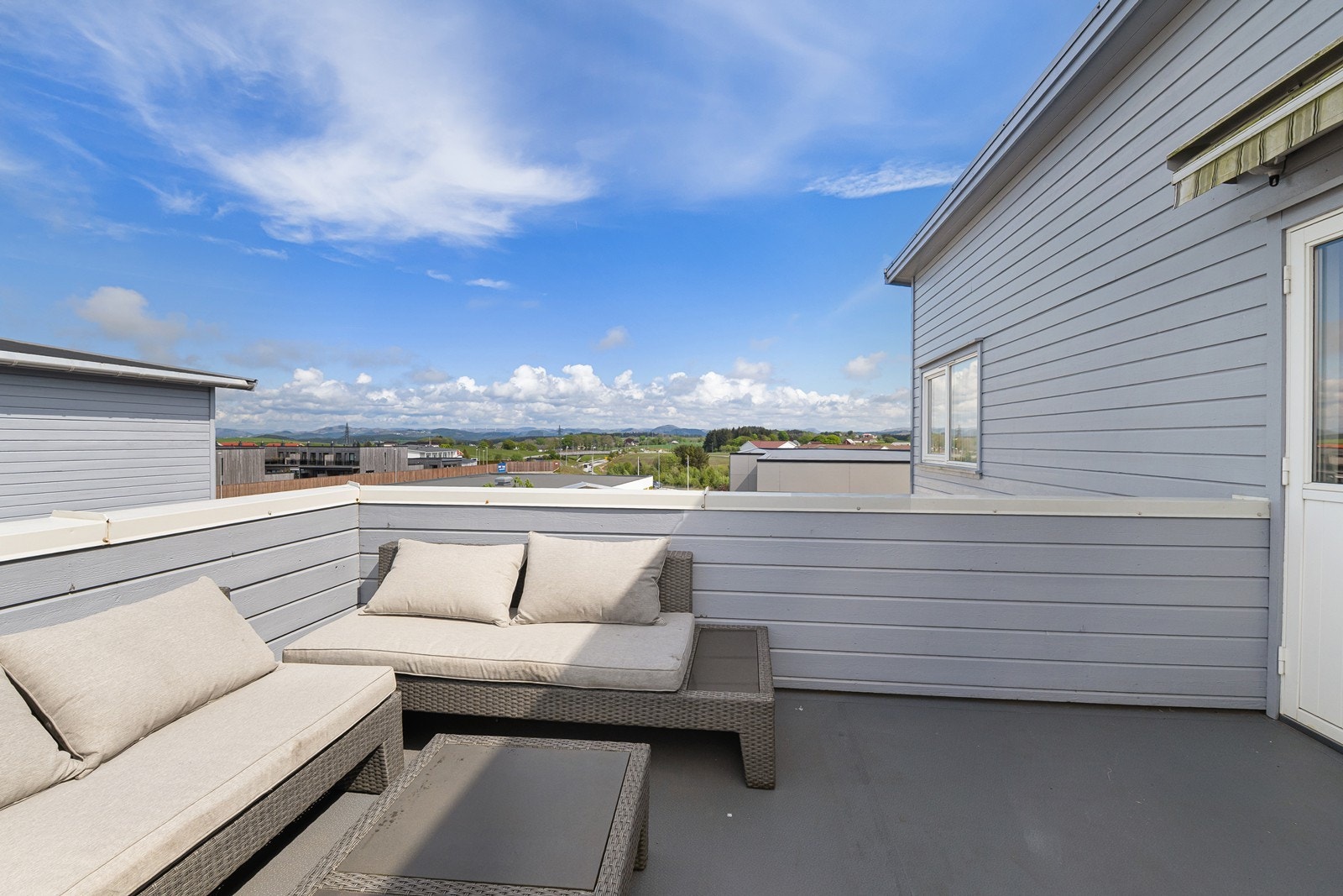 Skjermet og solrik takterrasse. Galleribilde