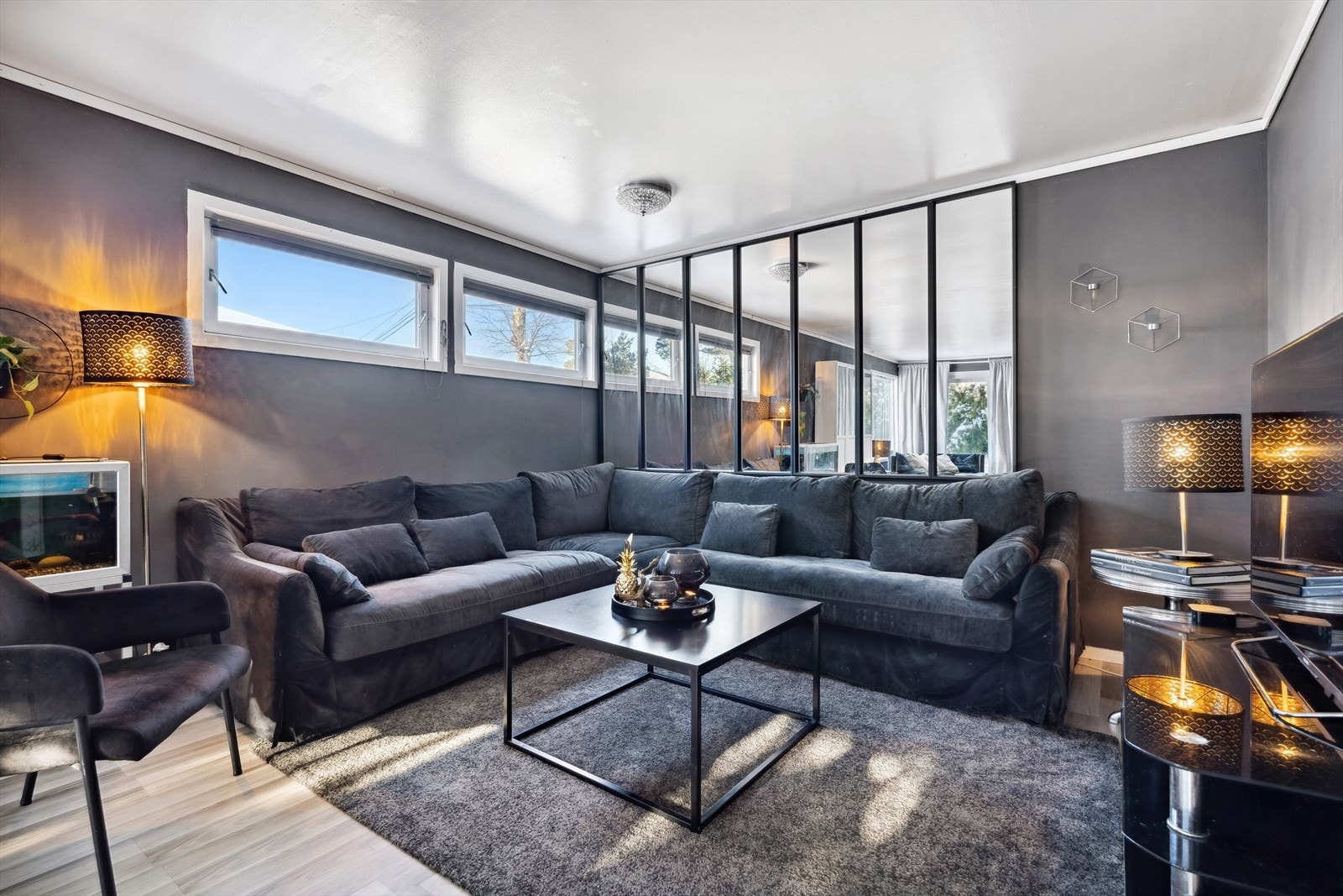 Koselig sofakrok med god plass til sofa og annet møblement. Galleribilde
