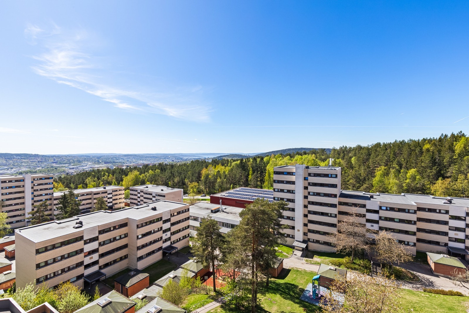 Flotte utsyn og naturskjønne omgivelser gir en luftig og fredelig følelse året rundt. Galleribilde