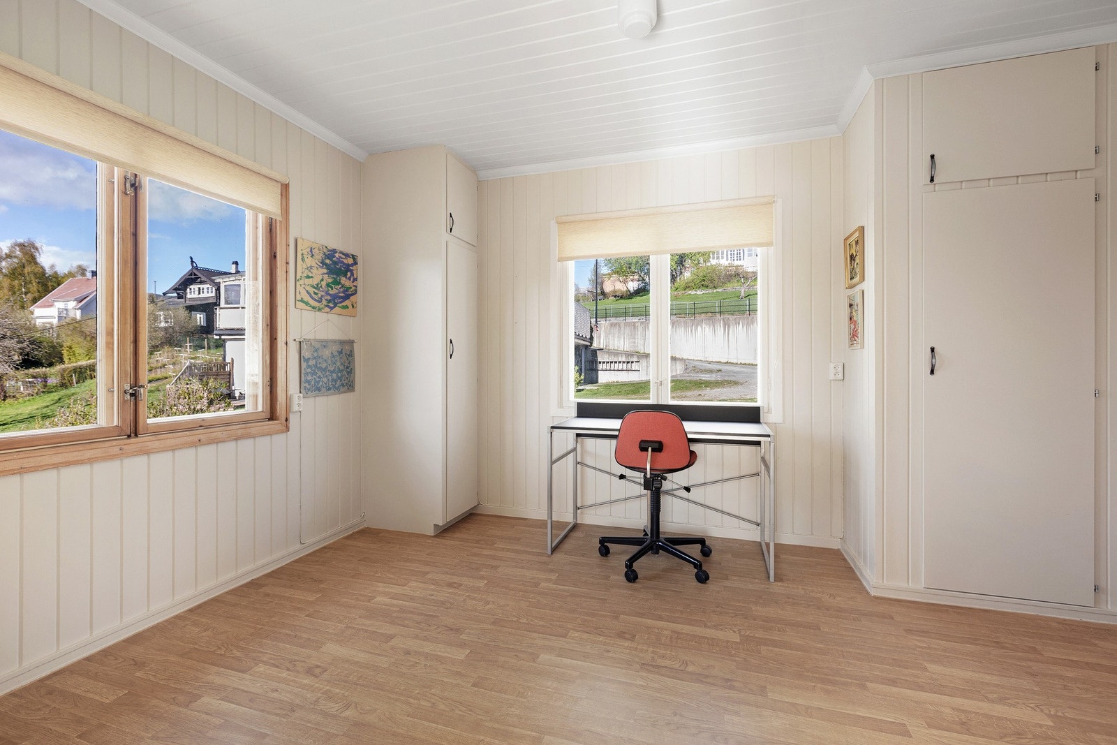 Hoveddelen har 3 romslige soverom med gode møbleringsmuligheter og fleksibel bruk. Galleribilde