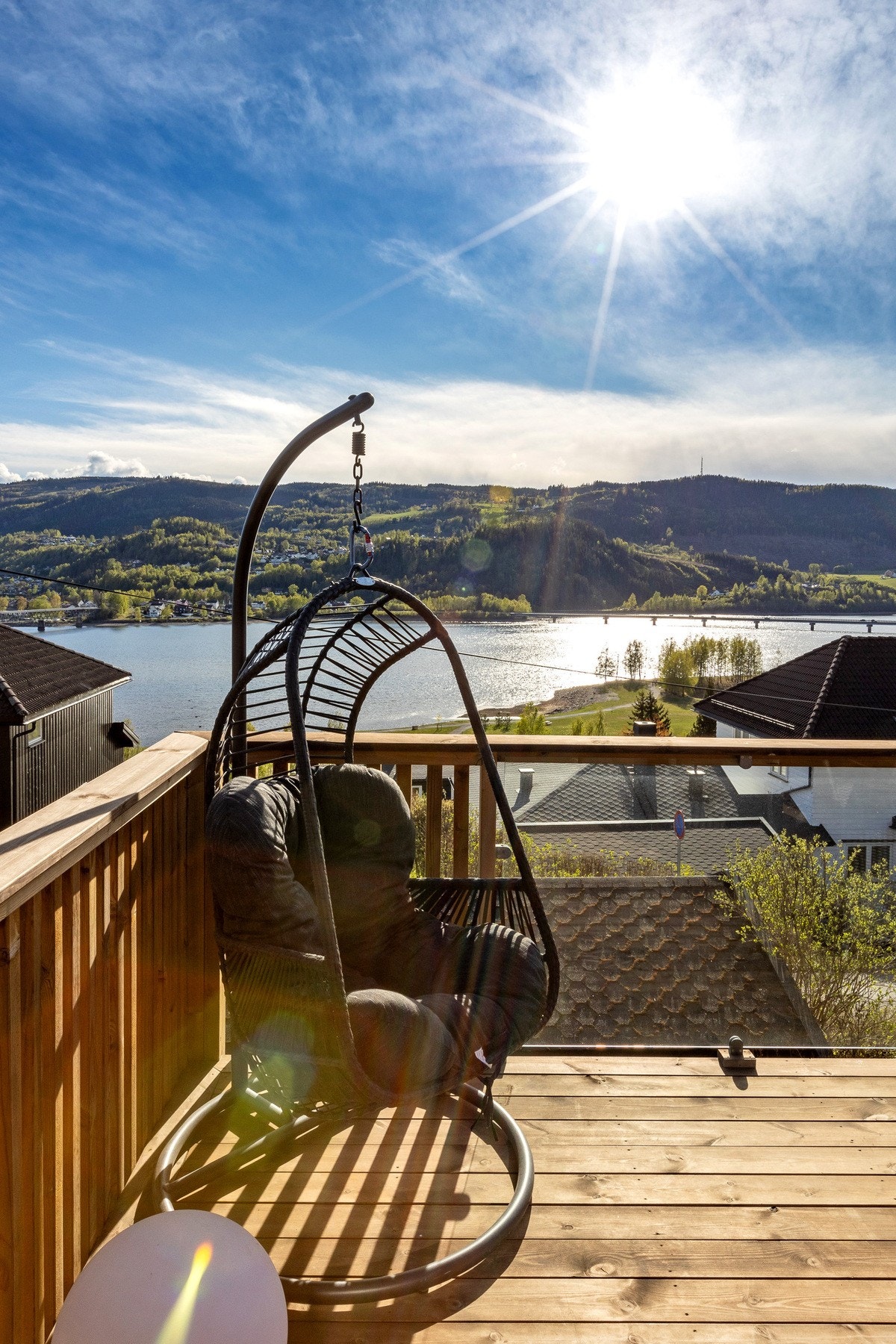Fra eiendommen er det flott utsikt over Lågendeltaet, Mjøsa og omkringliggende områder. Galleribilde