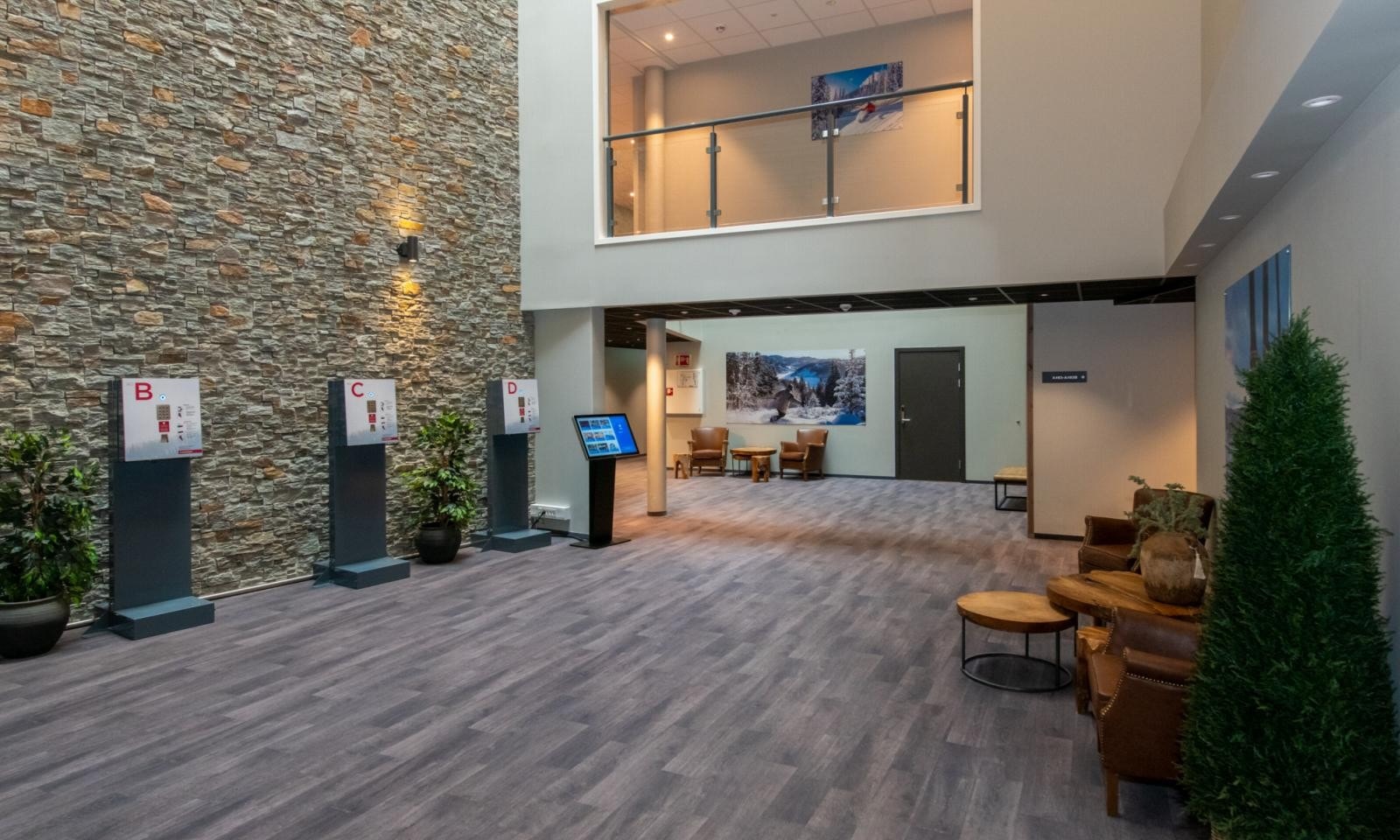 Felles lobby for Lodge A og Lodge B. Leilighet B225 ligger over innvendig gangbro til bygg B. Galleribilde