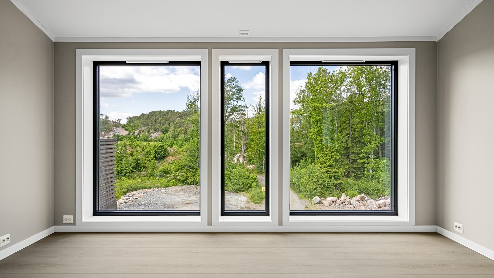 Hytta ligger i et rolig område tett på naturen. Her er det enkelt å finne roen i en hektisk hverdag! Galleribilde