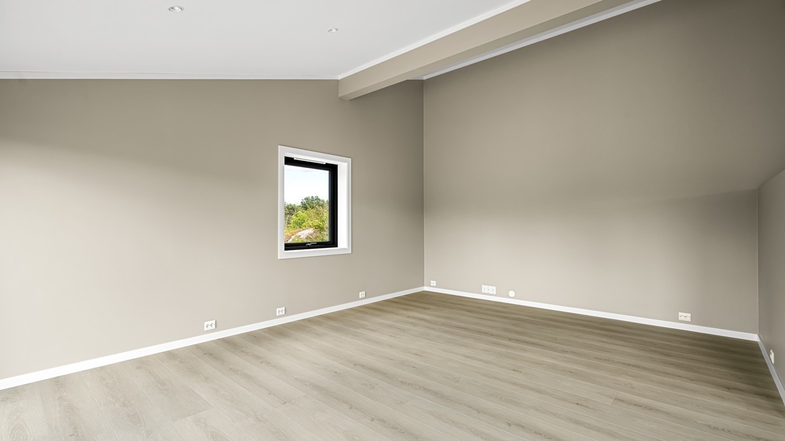 Stuen har en god planløsning hvor det er gode innrednings muligheter Galleribilde