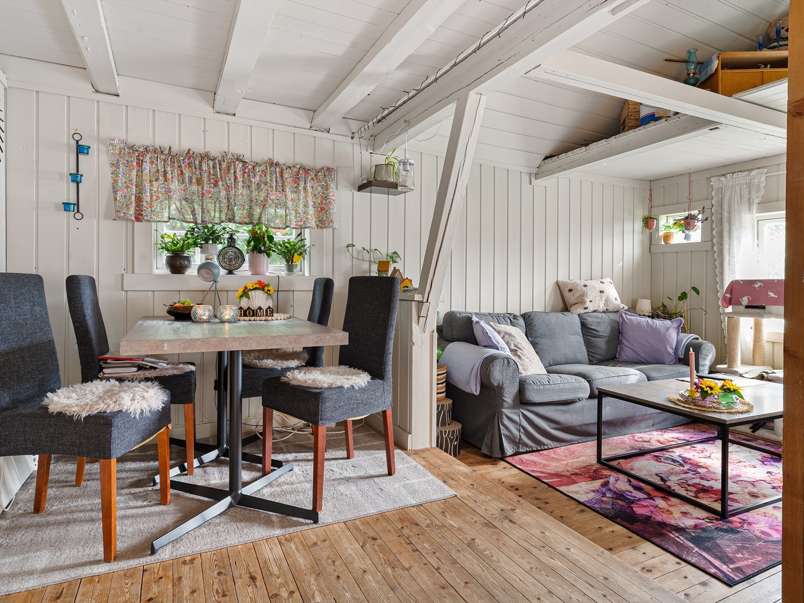 Uthuset er i moderne tid innredet med både stue og soverom. Galleribilde