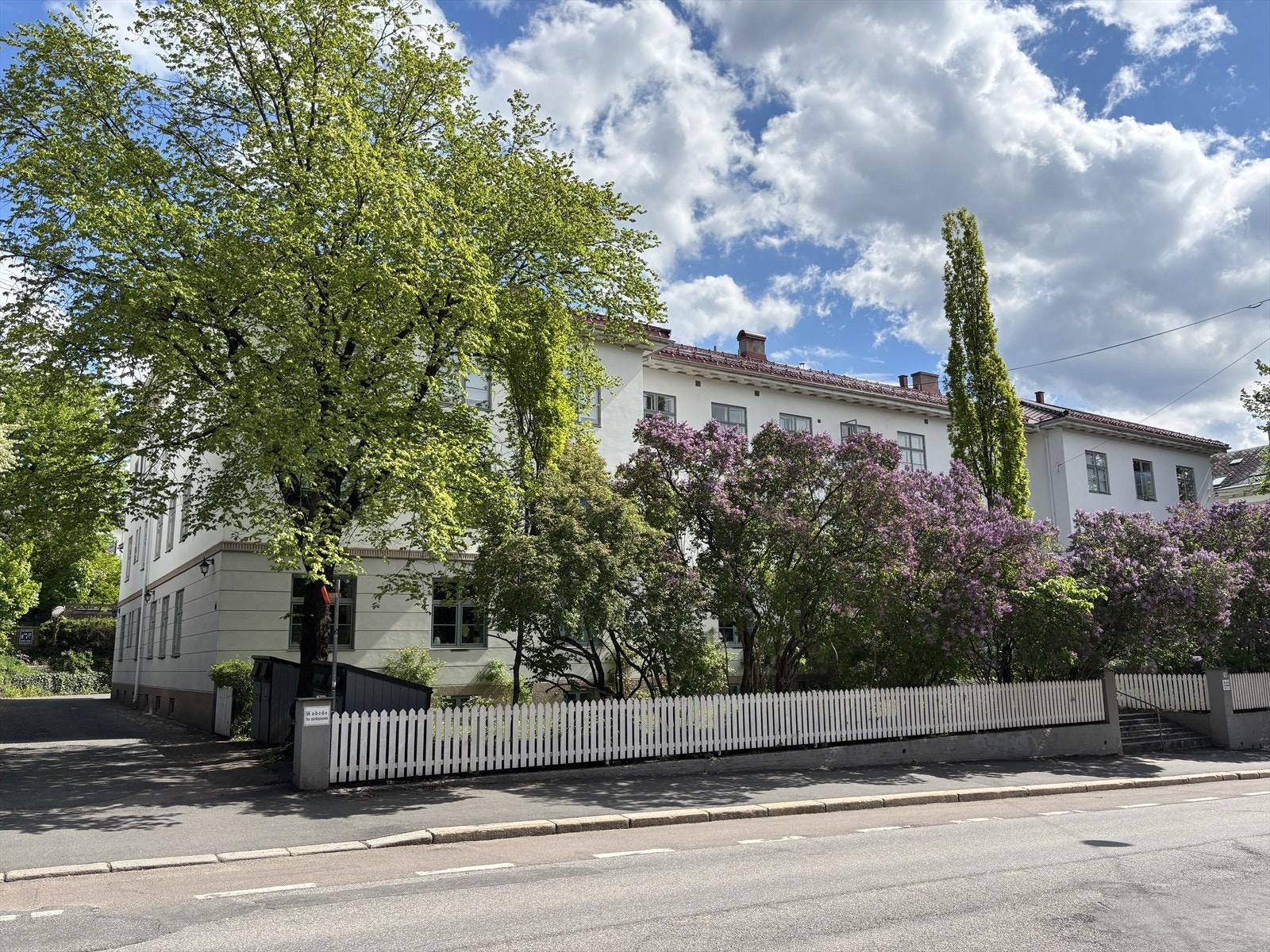 Gårdens fasade sett fra Ullevålsveien Galleribilde