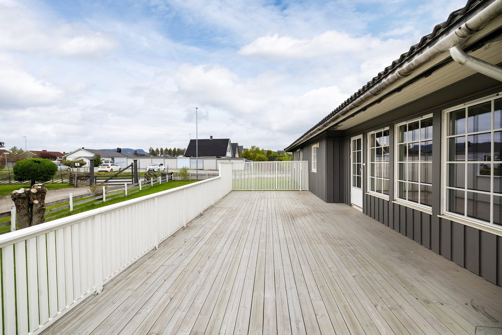 Her bor du med umiddelbar nærhet til skog og mark, samtidig som Hallingby skole og barnehage er innenfor kort gangavstand. Galleribilde