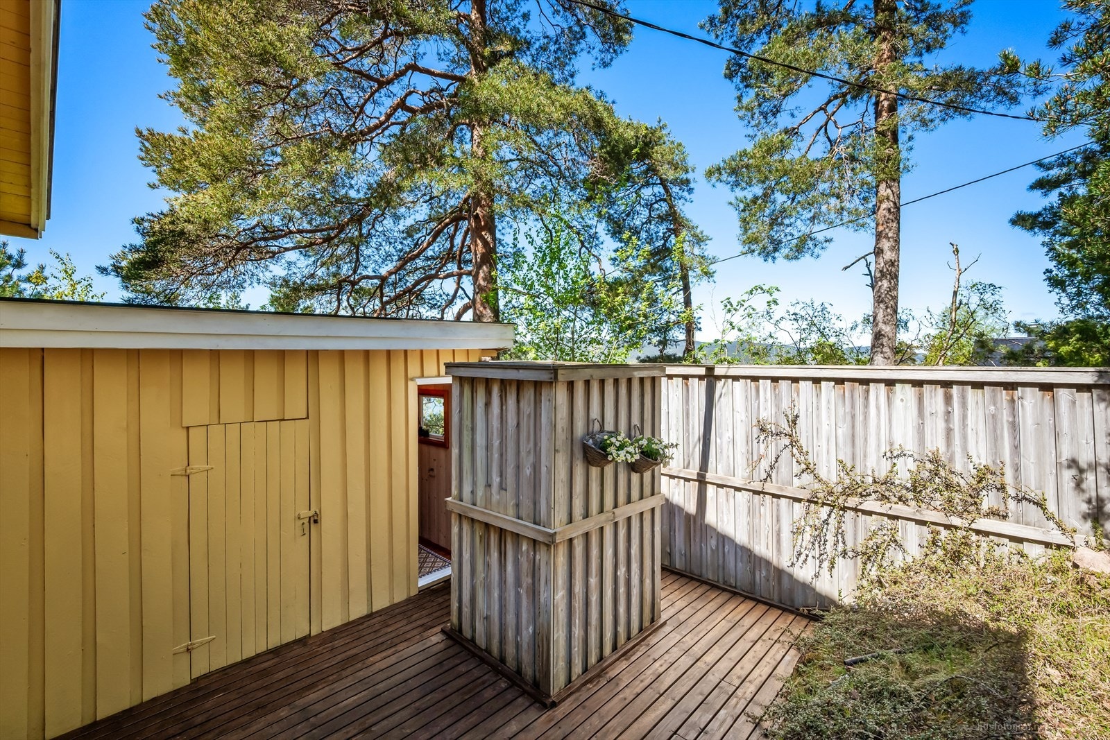 Utedusjen har en praktisk plassering. Galleribilde
