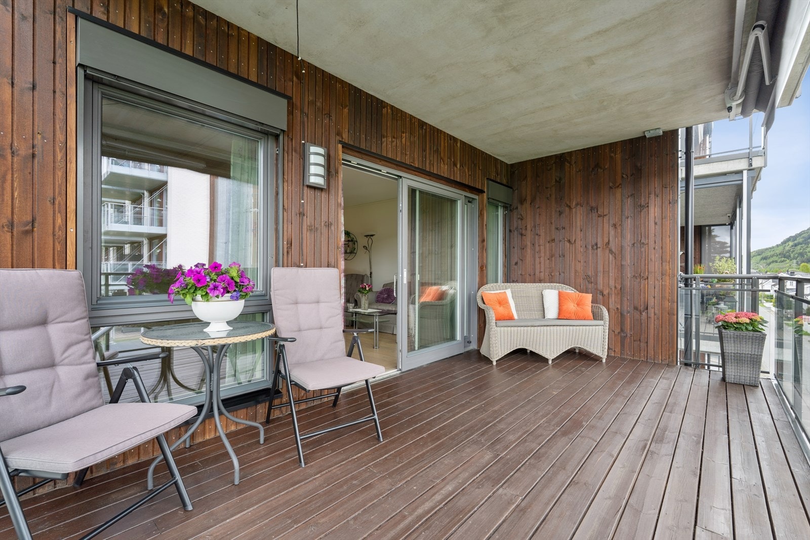Terrasse med adkomst fra stue på ca. 15 m². Galleribilde