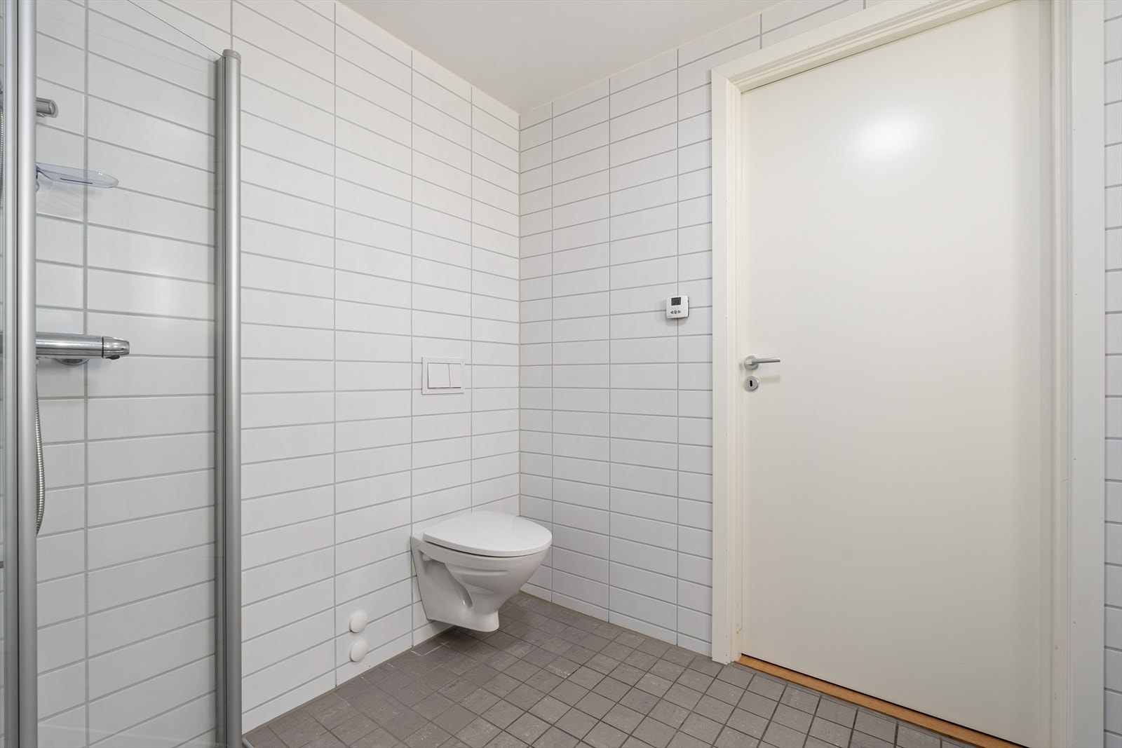 Vegghengt toalett forenkler renholdet. Galleribilde