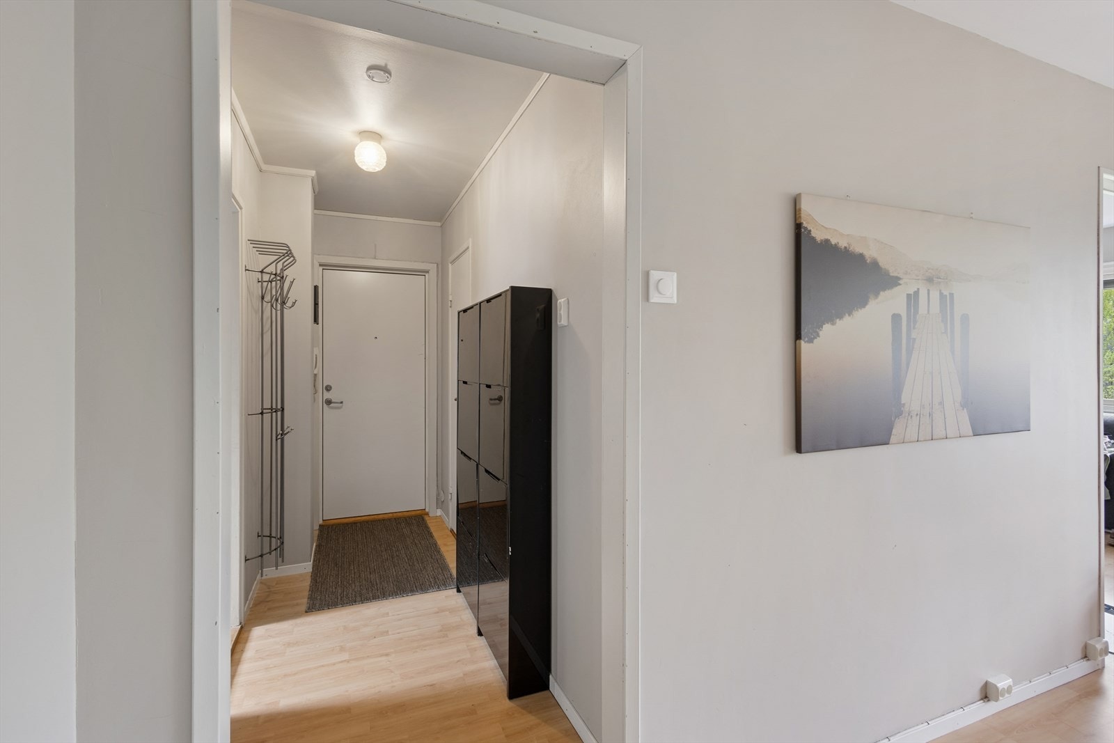 Entréen har plass til yttertøy og sko. Galleribilde