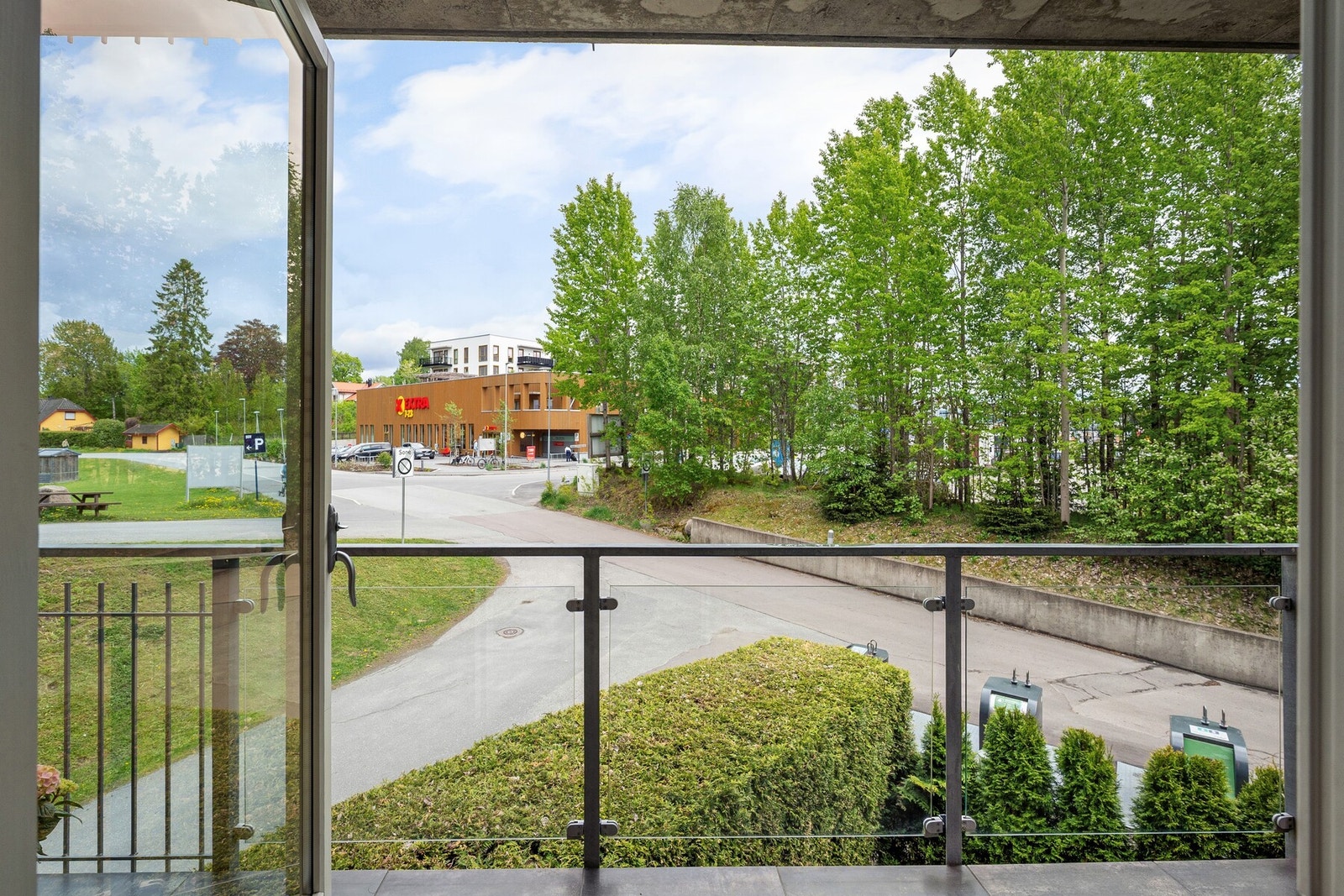 Fra stuen er det utgang til en flott veranda på 8 kvm. Galleribilde
