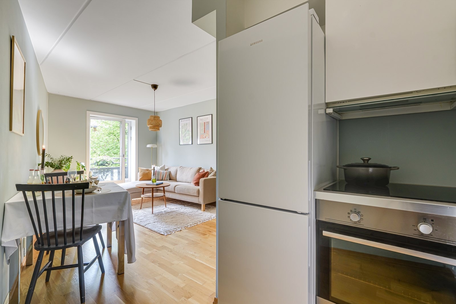 Fra leiligheten har du gangavstand til det meste, alt fra matbutikker til restauranter og hyggelige turområder. Galleribilde