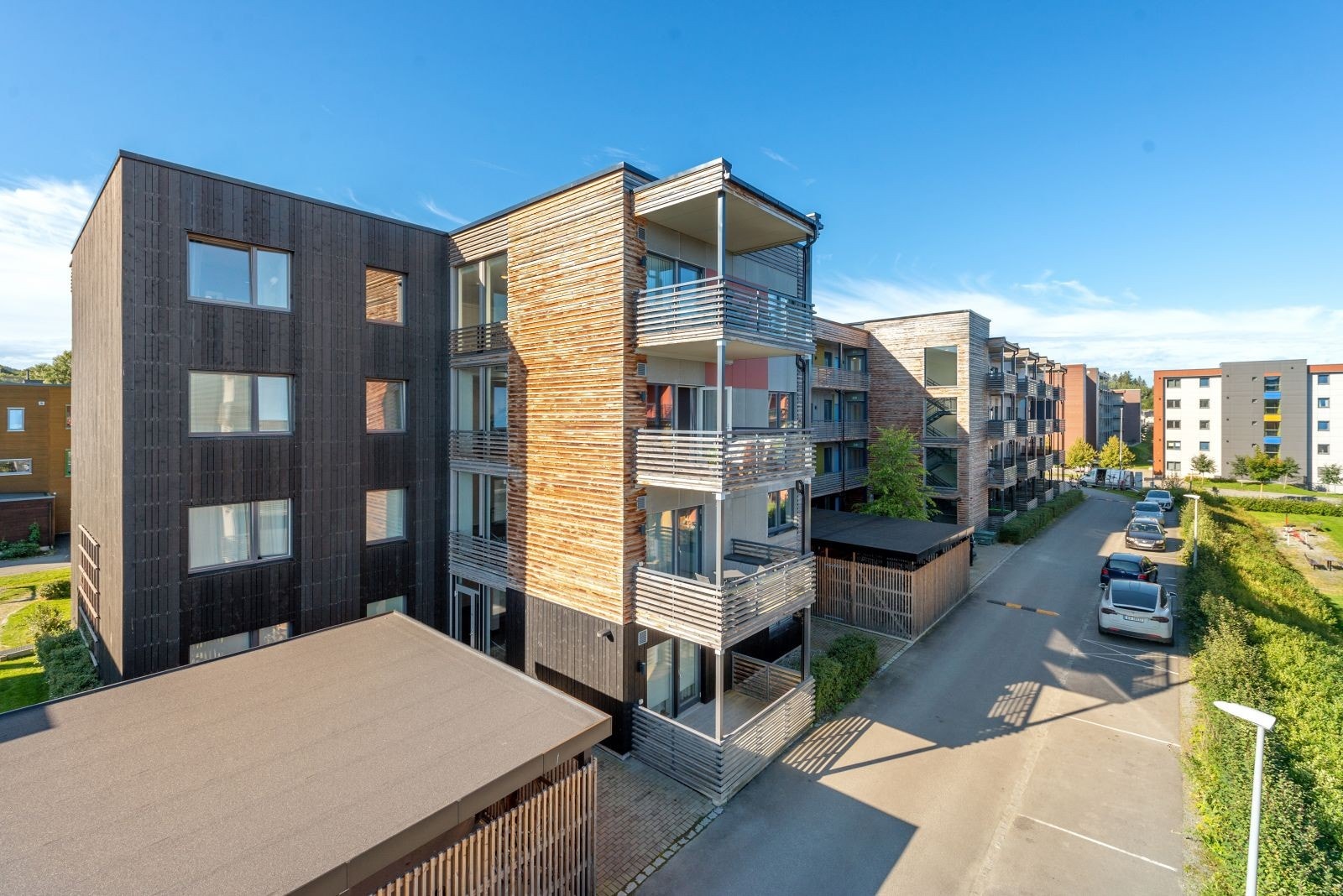 Det er også godt med parkering ute på sameiets tomt. Boligbygget ligger også like i nærheten til Øvre Granåslia hvor det både er KIWI og søndagsåpen Bunnpris. Galleribilde