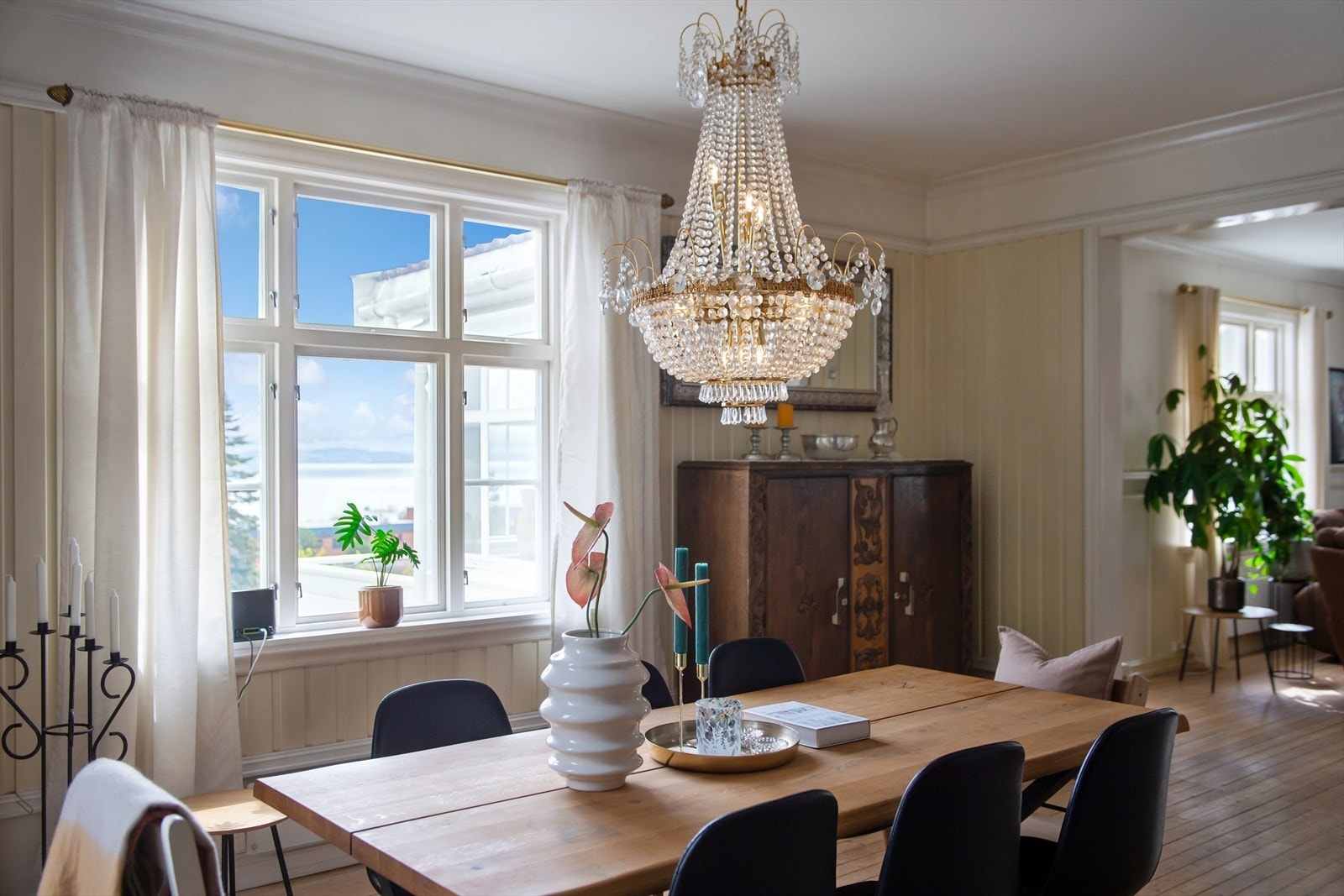 Store vindusflater i de sosiale sonene gir rikelig med dagslys. Galleribilde