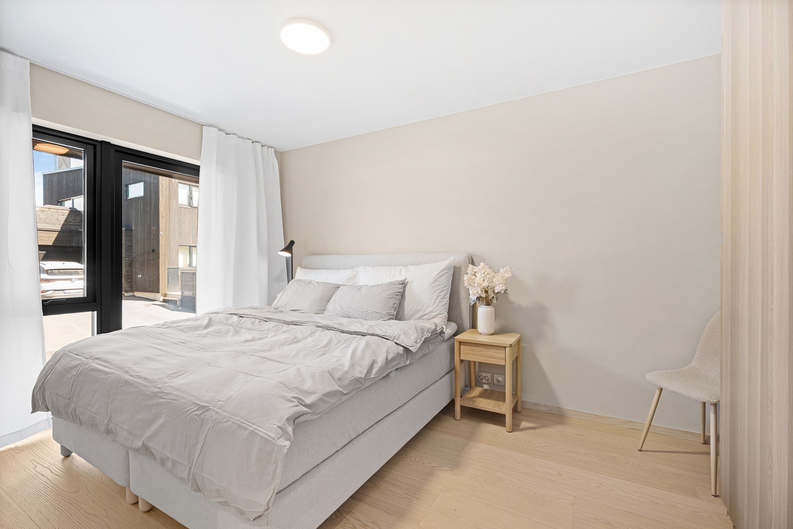 Soverom 2 - Romslig soverom med god plass til dobbeltseng, garderobe eller ekstra tv-stue? Galleribilde