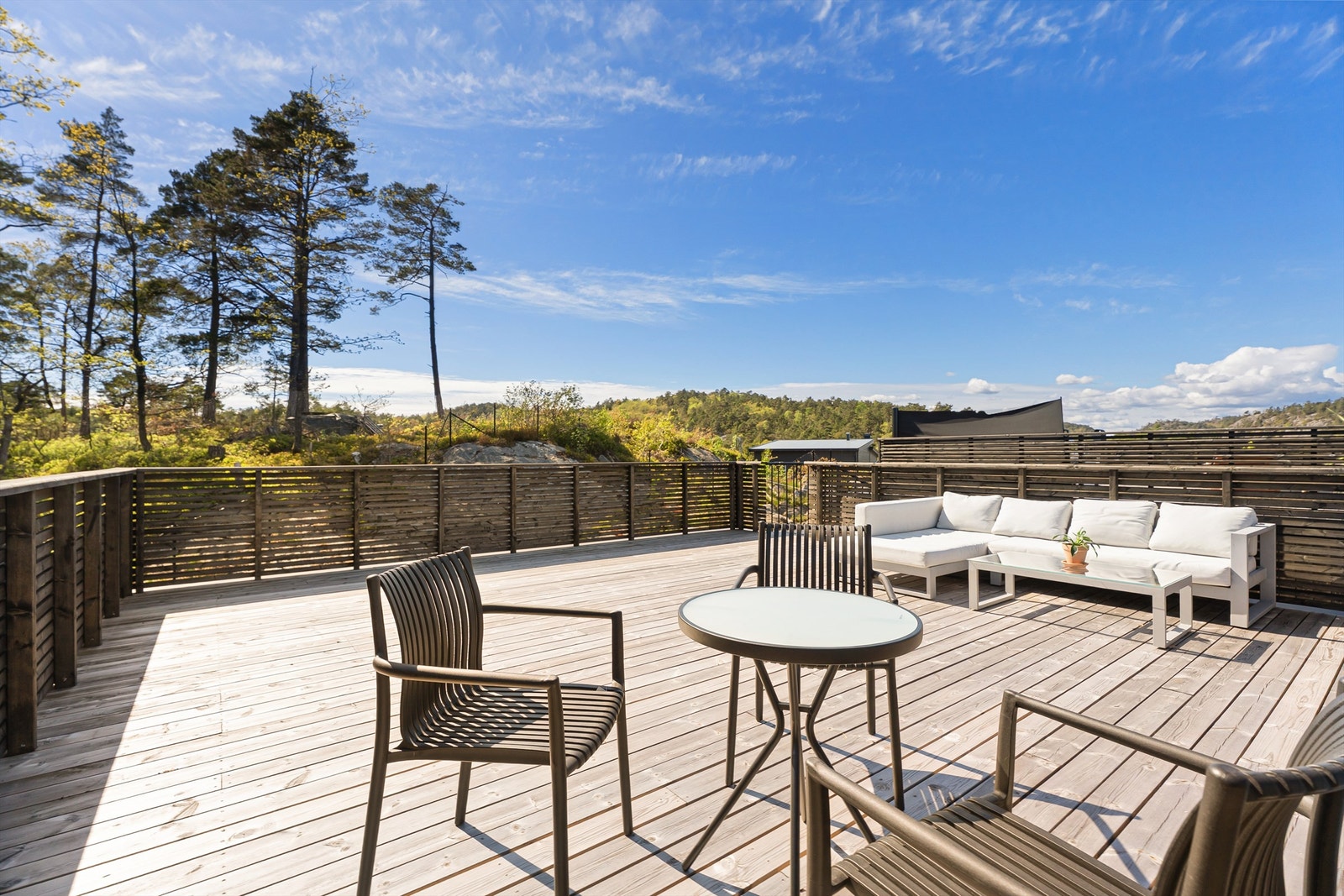 Takterrasse med plass til det meste av utemøbler, Pergola, utekjøkken eller selvdyrking urter? Galleribilde
