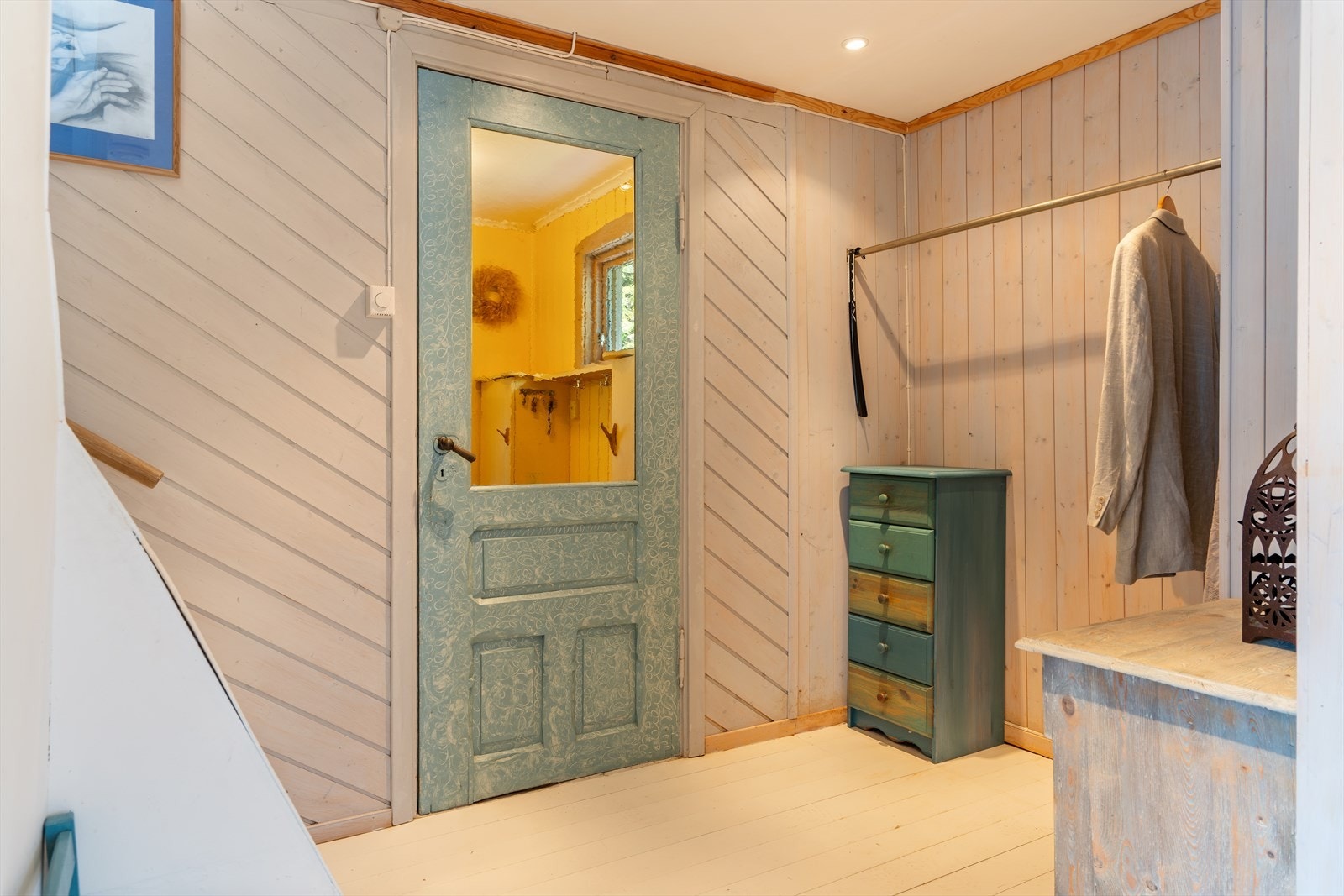 Plass til yttertøy. Galleribilde