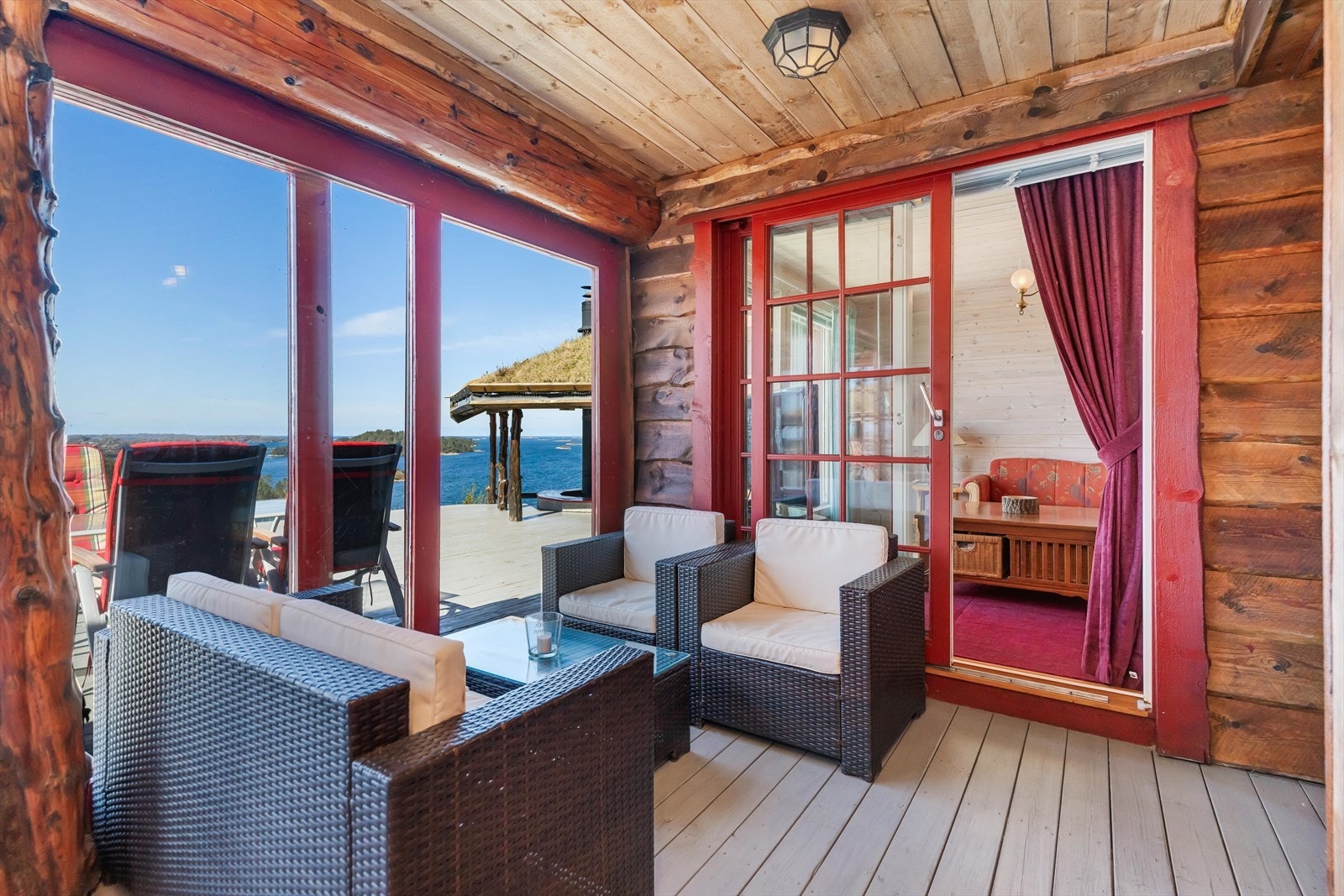 Innglasset terrasse måler 19,3 m² Galleribilde