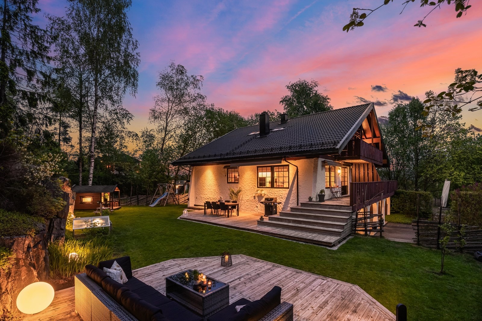 Mina Pettersen v/Eiendomsmegler 1 har gleden av å presentere Vallerudåsen 108A - en perfekt familiedrøm med garasje, fantastiske uteområder og vesentlige oppgraderinger de senere årene! Foto: Oh Shots. Galleribilde