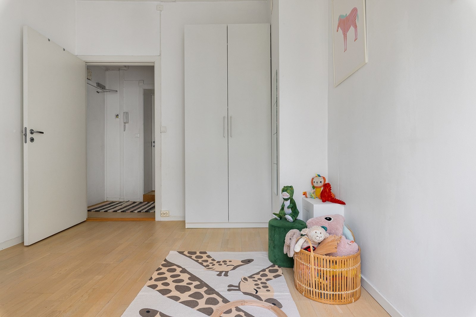Her har du god plass til seng, leker og oppbevaring, med rom for å vokse. Galleribilde