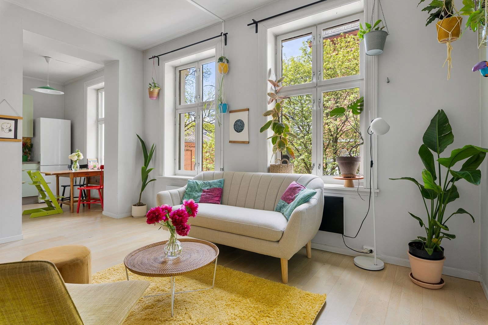 Her får du en sosial planløsning som gir mulighet for innredning i ulike soner. Galleribilde