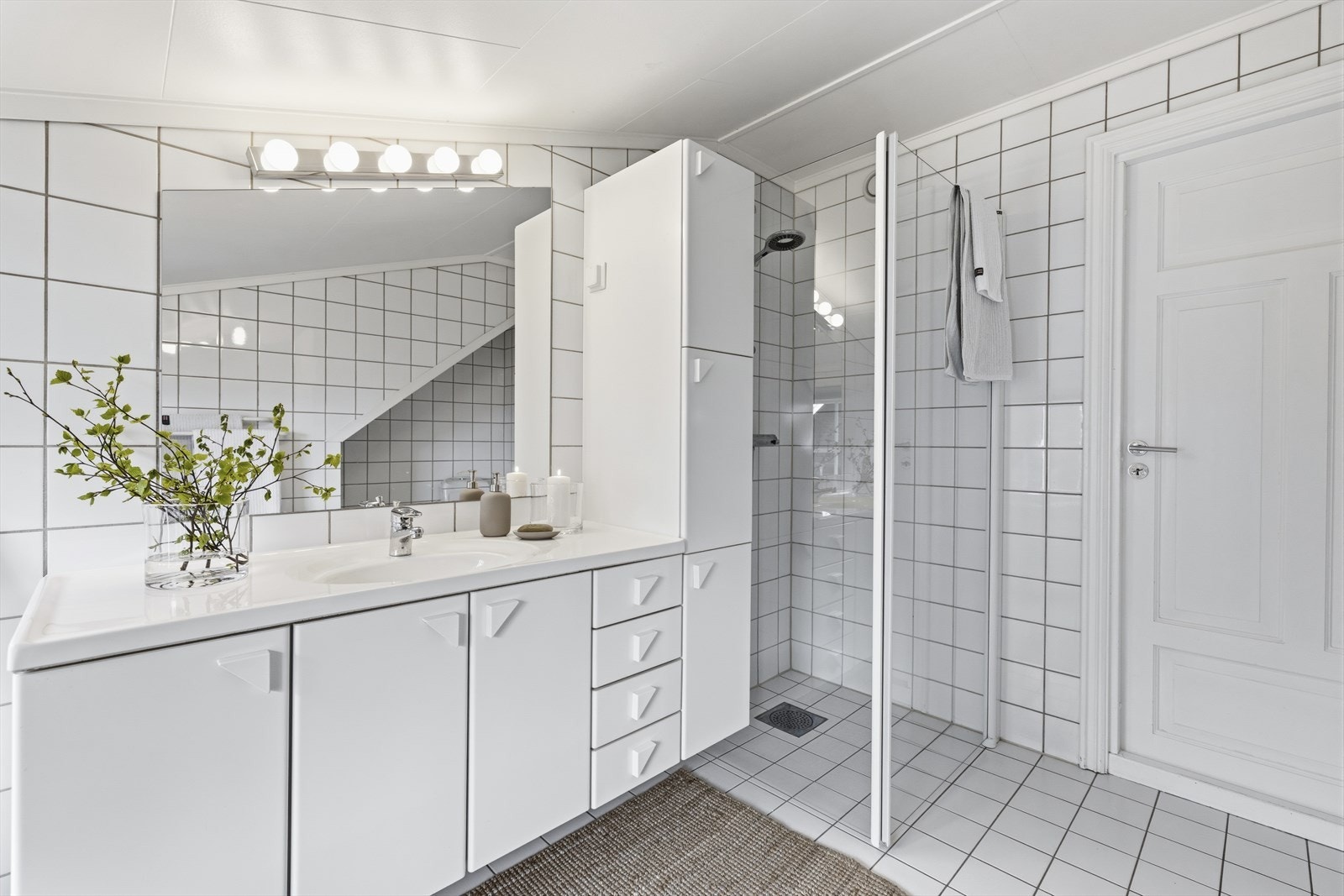 Stort og lyst baderom i 2. etg. Galleribilde