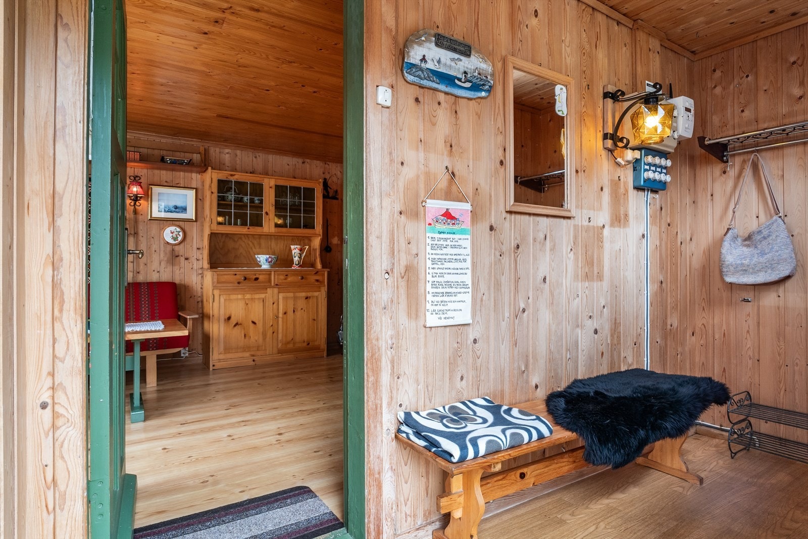 Entrè med god plass til oppheng og plassere sine sko. Galleribilde